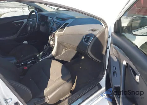 2016 Hyundai Elantra Value Edition z USA, uszkodzony, nr VIN 5NPDH4AE0GH675629